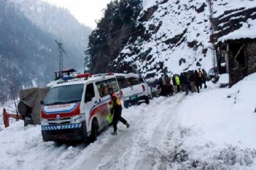 பாகிஸ்தானில் பனிச்சரிவில் சிக்கி 11 பேர் உயிரிழப்பு