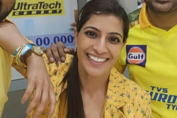 CSK ஜெயிக்க இப்படி ஒரு வேண்டுதலா? 1 மாதத்திற்கு நேர்த்திக்கடன் செலுத்தும் நடிகை வரலட்சுமி சரத்குமார்