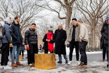 186 கிலோ தங்க கட்டியை பார்வையிட அலைமோதும் மக்கள் ; அது எங்க உள்ளது தெரியுமா ?