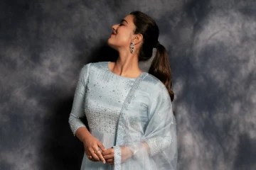 நடிகை ஐஸ்வர்யா ராஜேஷ் அழகிய போட்டோஷூட்