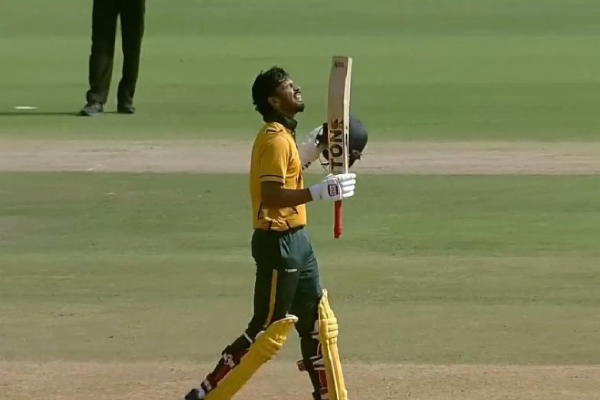 ஒரே ஓவரில் 6 சிக்ஸர்கள் அடித்த வீரர்கள் - யுவராஜ் சிங் முதல் அப்பாஸ் அப்ரிடி வரை | List Of Batsmans Hit 6 Sixes In An Over ஒரே ஓவரில் 6 சிக்ஸர்கள் அடித்த வீரர்கள் - யுவராஜ் சிங் முதல் அப்பாஸ் அப்ரிடி வரை | List Of Batsmans Hit 6 Sixes In An Over