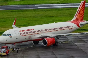 அமெரிக்காவில் இருந்து 300 பயணிகளுடன் டெல்லி நோக்கி புறப்பட்ட விமானம் அவசரமாக தரையிறக்கம்