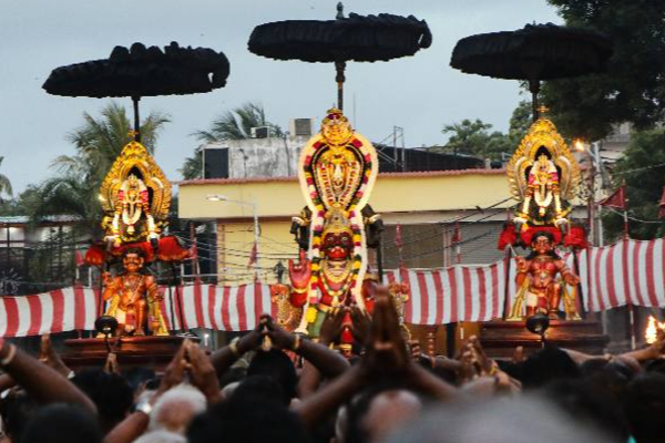 17 ஆம் நாள் இடும்ப வாகனத்தில் காட்சி தந்த நல்லூரான்; இதன் சிறப்பு என்ன தெரியுமா! | Nallur Kandaswamy Temple Festival 17Th Day Idumpan