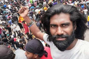 கொழும்பில் ஆர்ப்பாட்டத்திற்கு வந்த இளைஞர் பலவந்தமாக ஜீப்பொன்றில் அழைத்துச் செல்லப்பட்டுள்ளதாக தகவல்