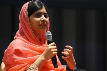 ஒற்றைக் கேள்வியால் நாட்டையே கிடுகிடுக்க வைத்த மலாலா யூசுப்சாயின்!