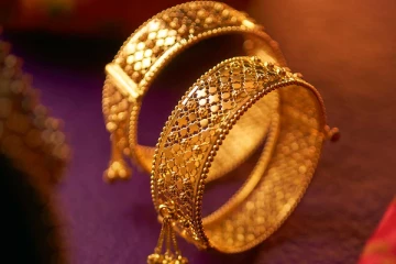 பண்டிகை நாளான இன்று எகிறிய தங்கம் விலை - இப்போது வாங்கலாமா?