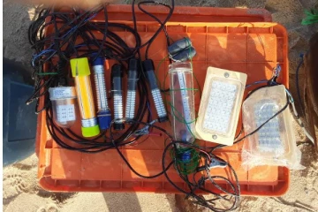 கடலில் பதுக்கி வைக்கப்பட்டிருந்த தடை செய்யப்பட்ட பொருட்கள் மீட்பு