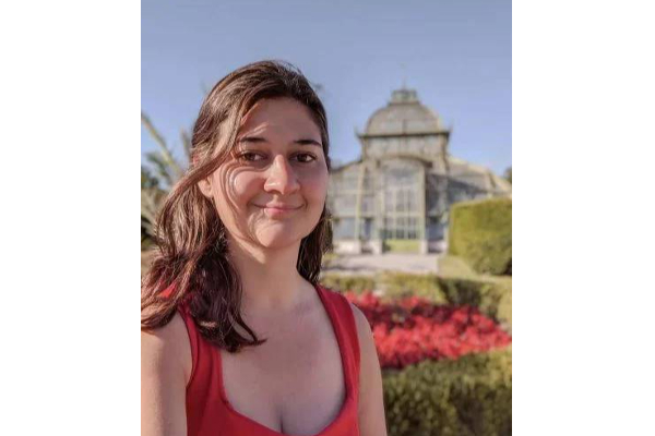 70 நாடுகளை இலவசமாகவே சுற்றிய இளம்பெண் - அவரே வெளியிட்ட சுவாரசிய தகவல்! | 33 Yr Old Woman Travelled 70 Countries