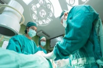 பிரித்தானியாவில் பெண்ணின் கை தசையை நாக்கில் பொருத்தி சாதித்த மருத்துவர்கள்!