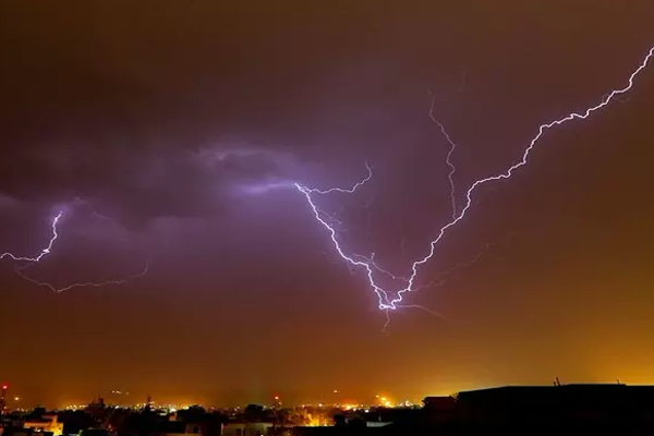 மின்னல் தாக்கியதில் 27 கால்நடைகளுக்கு நேர்ந்த சோகம்! | 27 Cattle Were Struck By Lightning