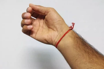 கையில் கட்டும் கயிறு எத்தனை நாட்கள் வரை பலன் தரும்?