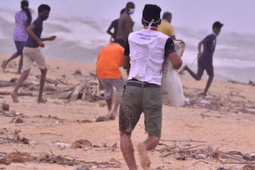 கொழும்பு துறைமுகத்தில் மிதந்து வந்த பொருட்களை தொட்டவர்களுக்கு ஒவ்வாமை நோய்