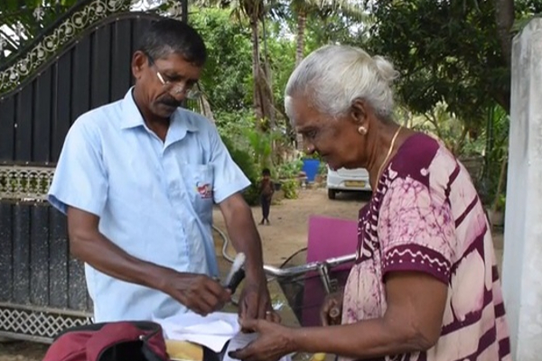 வாக்காளர் அட்டைகள் விநியோகிக்கும் பணி ஆரம்பம்! | Distribution Voter Cards Has Started Election 2024