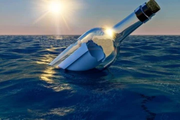 கடலில் மிதந்து வந்த பிளாஸ்டிக் பாட்டிலில் இருந்த தகவல்!