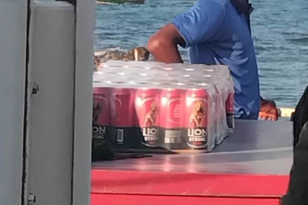 நெடுந்தீவுக்கு பயணிகளை ஏற்றி சென்ற படகில் மதுபானம்! | Alcohol On The Neduntheevu Passenger Boat Navy