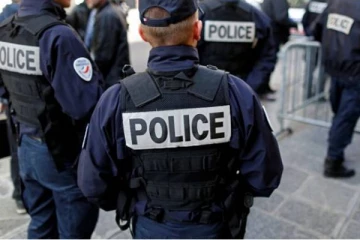 பிரான்சில் மோதலை தடுக்க சென்ற பொலிஸ் அதிகாரிகளுக்கு நேர்ந்த நிலை! 7 பேர் காயம்