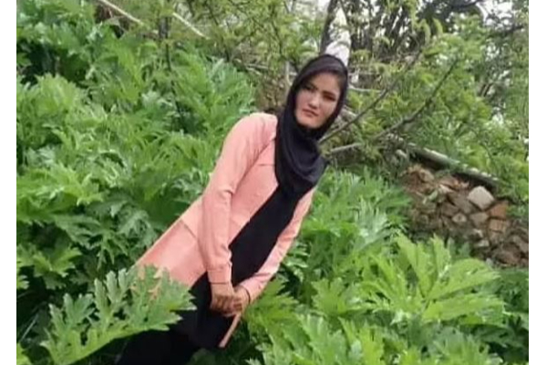 தாலிபான்களுக்கு அஞ்சி ஐந்து வாலிப மகள்களையும் வெளிநாட்டுக்கு அனுப்பி வைக்கும் தாய்: தப்புவார்களா? | Taliban Burnt Home Five Sisters Kabul Airport