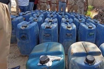 பதுக்கி வைக்கப்பட்டிருந்த டீசல் மற்றும் பெட்ரோலுடன் ஒருவர் கைது