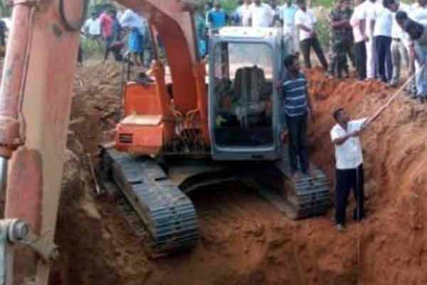 யாழில் விடுதலைப் புலிகளின் புதையலை தேடி அகழ்வு பணி ஆரம்பம்! | Excavation To Find The Treasure Ltte Begins Yali