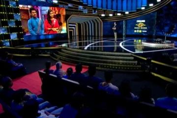 எலிமினேஷனில் ஏற்பட்ட அதிரடி ட்விஸ்ட்! கமல் அதிரடியாக வெளியேற்றிய போட்டியாளர் யார் தெரியுமா?