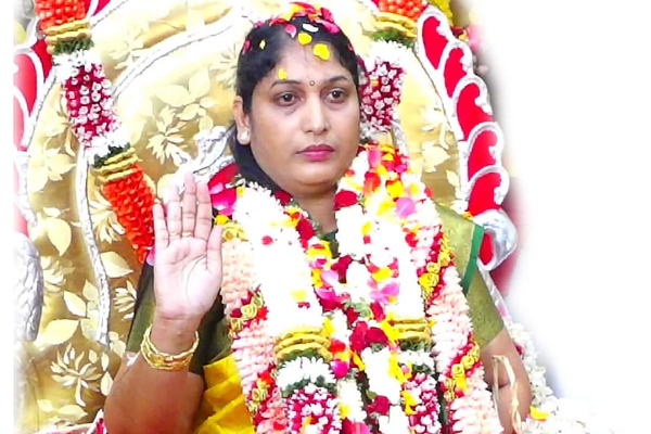 ‛அம்மா எனர்ஜி தரிசனம்’ தலைக்கு ரூ.700 - ரூட்டை மாற்றி பக்கா ப்ளான் போட்ட அன்னபூரணி அரசு அம்மா! - தமிழ்நாடு