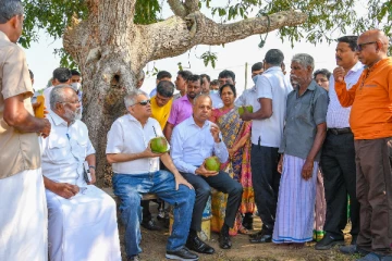 කුඹුරට බැස්ස ජනපති රනිල්..(PHOTOS)