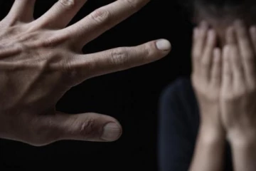 புகார் கொடுக்க வந்த பெண்ணுக்கு பாலியல் தொல்லை - சப்-இன்ஸ்பெக்டர் வெறிச்செயல்!