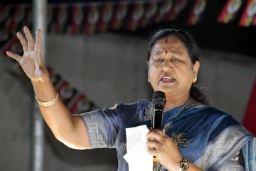 காலையிலேயே ஓட்டு போட்டுருங்க - இல்லனா கள்ள ஓட்டு தான் குண்டை தூக்கிப்போட்ட பிரேமலதா