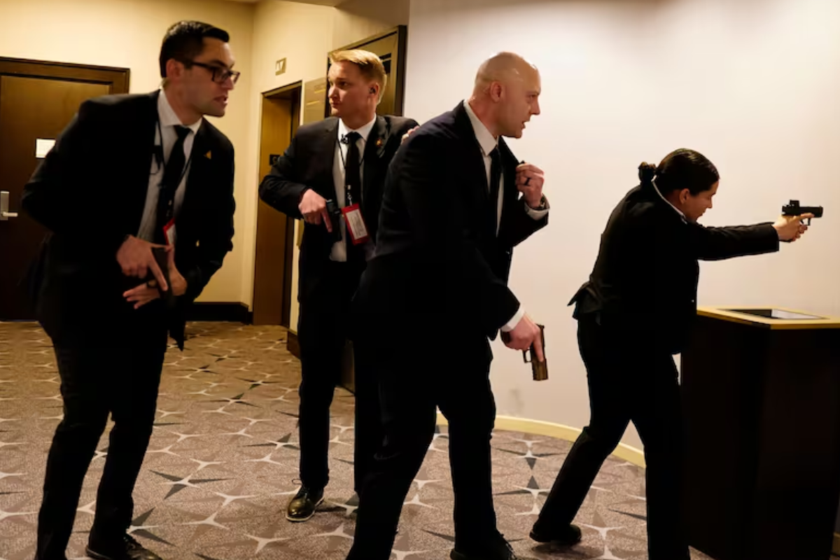 அமெரிக்காவில் பரபரப்பை ஏற்படுத்திய சம்பவம்.. 93 வினாடிகளில் வெள்ளை மாளிகையில் நிகழ்ந்த பதற்றம் | Trump His Officials Targets Suspected Gunman