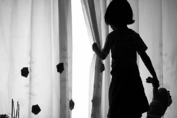 10 வயது சிறுமியிடம் அத்துமீறிய இளைஞன் ; ஒரு ஜோடி பாதணிகளால் வெளிச்சத்துக்கு வந்த உண்மை