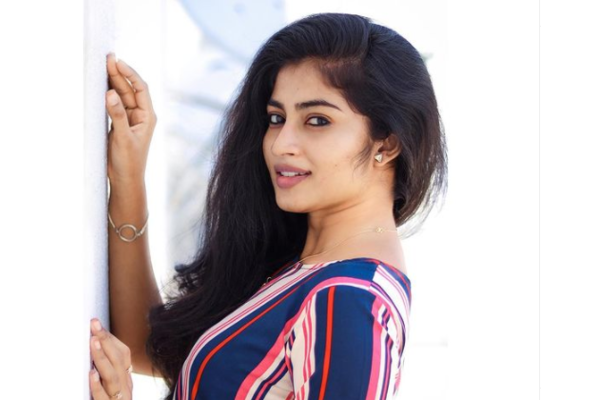 ஹோம்லி லுக்கில் அசத்தும் நாம் இருவர் நமக்கு இருவர் ஐஸ்வர்யா லேட்டஸ்ட் போட்டோஸ்.. | Vijaytv Iswarya