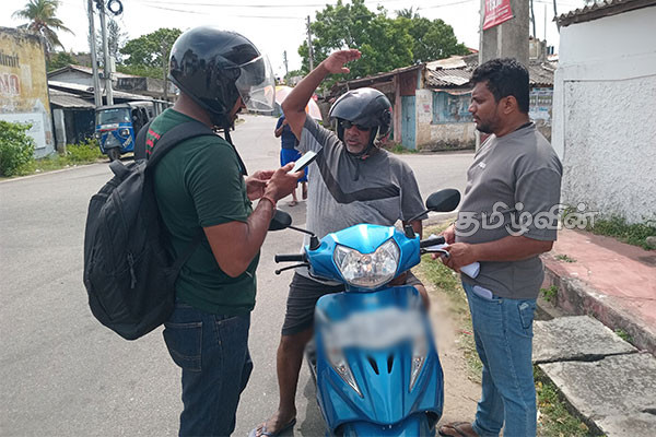 பூரண கதவடைப்பு: திருகோணமலையில் துண்டுப் பிரசுரம் விநியோகம் | Leaflet Distribution In Trincomalee For Hartal