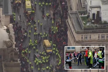 லிவர்பூல் வெற்றி அணிவகுப்பில் பாதசாரிகள் மீது பாய்ந்த கார்: 53 வயது பிரித்தானியர் கைது!