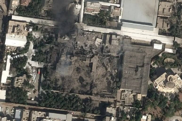 அலி கமெனி உயிருடன் இருக்கிறாரா...வலுக்கும் சந்தேகம்! முற்றாக தரைமட்டமான அவரது அதிகாரப்பூர்வ இல்லம் | Iran News Ayatollah Ali Khamenei Dead Or Alive அலி கமெனி உயிருடன் இருக்கிறாரா...வலுக்கும் சந்தேகம்! முற்றாக தரைமட்டமான அவரது அதிகாரப்பூர்வ இல்லம் | Iran News Ayatollah Ali Khamenei Dead Or Alive