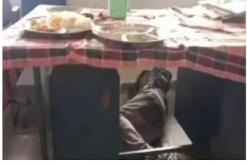 மதுபோதை தலையேறியதால் பள்ளி வகுப்பறையில் படுத்துத் தூங்கிய தலைமையாசிரியர்! அதிர்ச்சி வீடியோ வைரல்