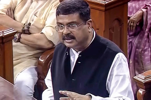 மாணவர்களே உஷார்... நாடு முழுவதும் செயல்படும் 24 போலி பல்கலைக்கழகங்கள்... | 24 Universities Declared Fake In India மாணவர்களே உஷார்... நாடு முழுவதும் செயல்படும் 24 போலி பல்கலைக்கழகங்கள்... | 24 Universities Declared Fake In India