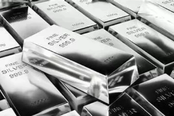 உச்சம் தொடும் வெள்ளி விலை! வாங்கி குவிக்கும் முதலீட்டாளர்கள்: பொருளாதார கவலையின் விளைவுகள்