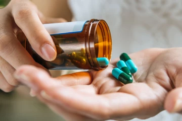 காய்ச்சல், சளிக்கு எடுக்கும் ஆண்டிபயாடிக்.. 70 சதவீதம் போலி மாத்திரைகள் - ஷாக்!