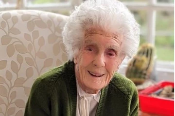 106 வயது பிரித்தானிய பெண்ணுக்கு பிரதமரிடமிருந்து கௌரவ விருது! யார் அவர்? அப்படி என்ன செய்தார்?