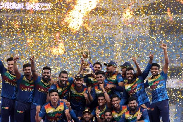 நீர்கொழும்பில் இலங்கை கிரிக்கெட் அணியின் தலைவரை வரவேற்ற மக்கள் | People Welcome Dasun Shanaka In Negombo Asia Cup நீர்கொழும்பில் இலங்கை கிரிக்கெட் அணியின் தலைவரை வரவேற்ற மக்கள் | People Welcome Dasun Shanaka In Negombo Asia Cup