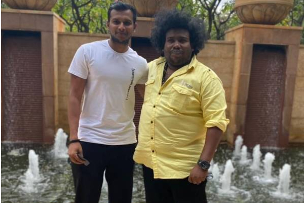 இணையத்தில் வைரலாகும் யோகி பாபு,நடராஜன் சந்திப்பு புகைப்படம்! | Actor Yogi Babu Natrajan