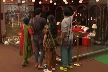 வனிதாவுக்கு சற்றுமுன்னர் பிக் பாஸ் கொடுத்த அதிரடி அறிவிப்பு.... சலுகைகள் ரத்து! உடனே அறையில் இருந்து வெளியேறினார்