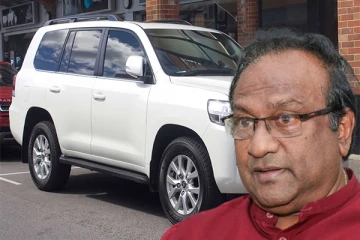 சரத் வீரசேகர பயணித்த வாகனத்தை சுற்றிவளைத்த பொதுமக்கள் (Video)