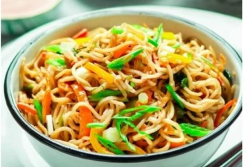 நூடுல்ஸ் பிரியரா நீங்கள்? இனி அடிக்கடி சாப்பிடாதீங்க... இவ்ளோ ஆபத்து இருக்காம் உஷார்