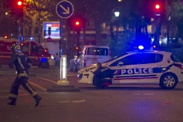 பிரான்சில் நள்ளிரவில் தொலைபேசி விற்பனைக்கு சென்ற சிறுவன்: கத்திக்குத்தில் முடிந்த சம்பவம்