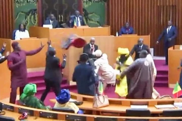 கர்ப்பிணி எம்.பி.யை எட்டி உதைத்த 2 எம்.பி.க்களுக்கு நேர்ந்த நிலை!