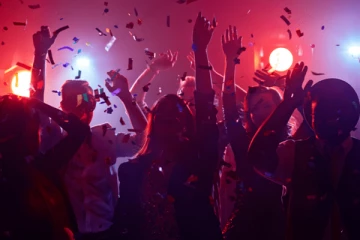 கடுவெலவில் போதைப்பொருள் விருந்தொன்றில் பங்குபற்றிய 11 சந்தேகநபர்கள் கைது