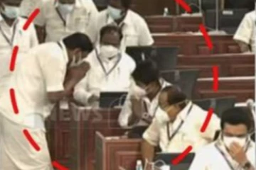 சட்டப்பேரவையில் ஸ்டாலின் இருக்கும்போதே திமுக எம்.எல்.ஏக்கள் செய்த செயல்- வைரல் புகைப்படங்கள்