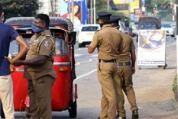 வவுனியாவில் யுவதிக்கு துணைபோனதால்  கைதான இளைஞர்கள்!