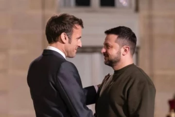 பிரான்சின் மிக உயரிய விருதை வழங்கிய மேக்ரான்! அதனை மறுத்து ஜெலென்ஸ்கி கூறிய வார்த்தைகள்